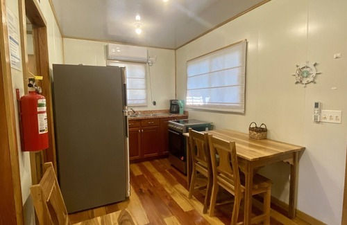 Placencia House | Cashew Tree Cabana-Small Cosy, Close to the Beach.