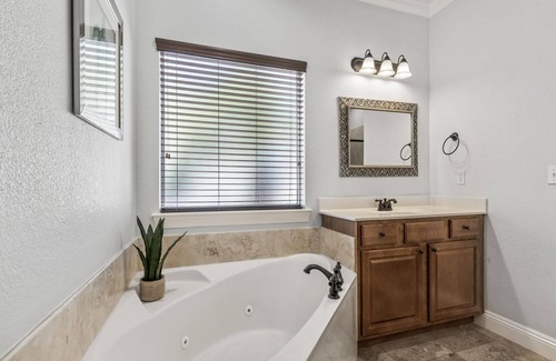 Villages of Crystal Beach House | Cashmere Coast | Luxury Home w/ Two Living Rooms, Wet Bar + Community Pool