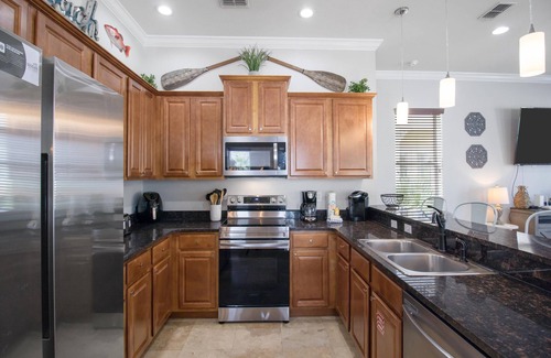 Villages of Crystal Beach House | Cashmere Coast | Luxury Home w/ Two Living Rooms, Wet Bar + Community Pool