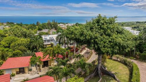 Puntas Apartment | Casita 3 at Ceiba Tree Inn. Tranquility with Garden Views and Pergola with Ocean Overlook
