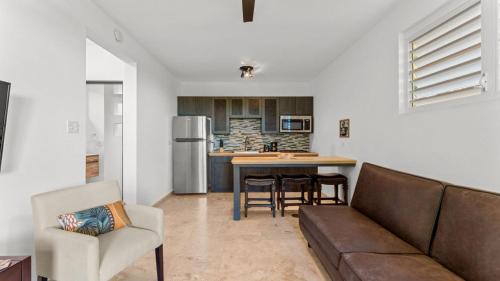 Puntas Apartment | Casita 3 at Ceiba Tree Inn. Tranquility with Garden Views and Pergola with Ocean Overlook