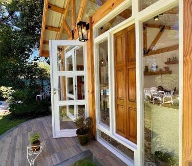 Yerba Buena House | Casita Amarillo Sol con Casa de Te, Pileta y Parrilla
