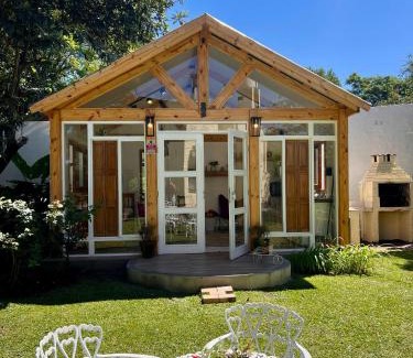 Yerba Buena House | Casita Amarillo Sol con Casa de Te, Pileta y Parrilla