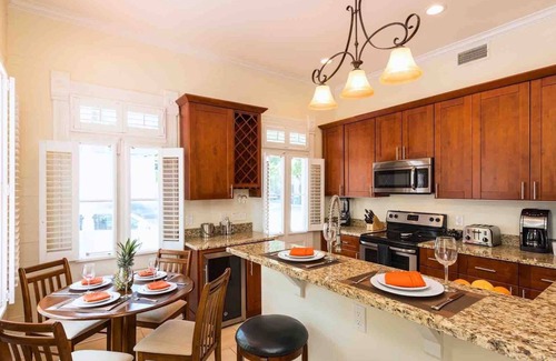 Downtown Condo | *CASITA ANGELITA @ OLD TOWN* Historic Condo by Duval + LAST KEY SERVICES.