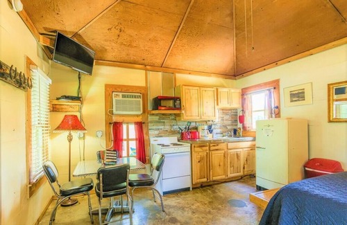 Ingram House | Casita Blu Tres with Guadalupe River Access