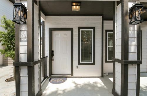 San Antonio Apartment | Casita Cattleman Square #102