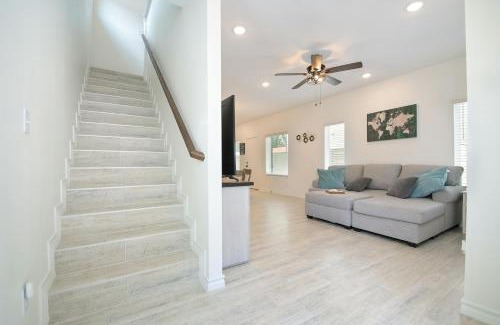 San Antonio Apartment | Casita Cattleman Square #102