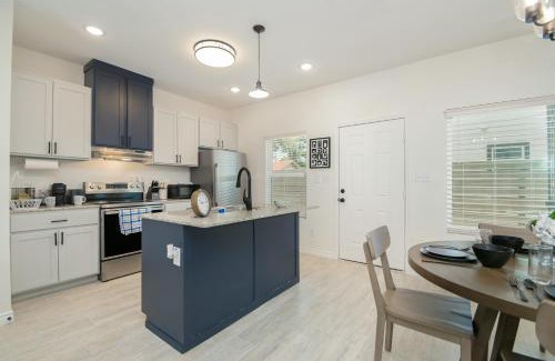 San Antonio Apartment | Casita Cattleman Square #102