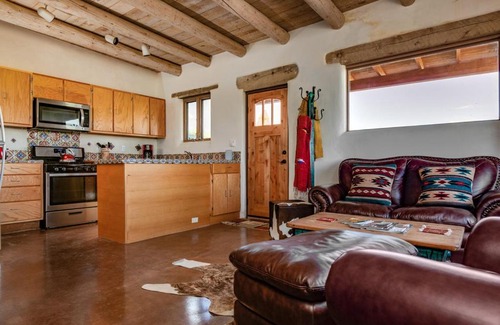 Arroyo Hondo House | Casita de Alfarero