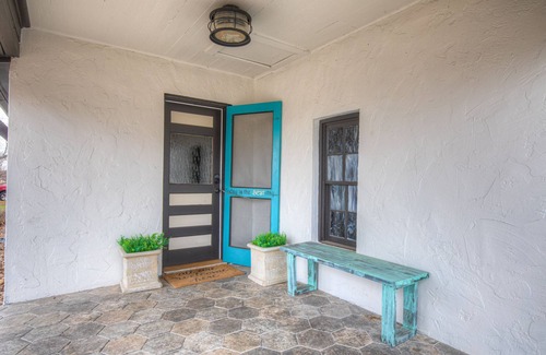 Fredericksburg House | Casita De Campo, .5 to main, Private Courtyard and Hot Tub!