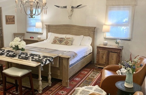 Historic Eastside House | Casita de La Joya del Este in prime historic Eastside