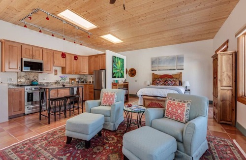 Arroyo Seco House | Casita de Vistas - True Desert Sanctuary!