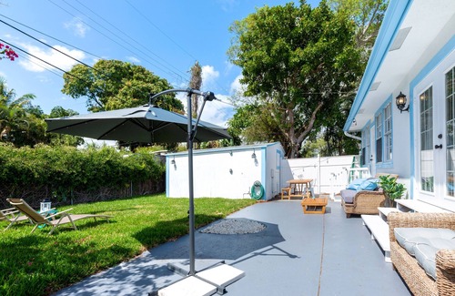 Parker Ridge House | Casita Floralyn - Lovely 3/ 2.5 w Private Yard, Movie Projector. Near Downtown!