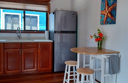 Placencia House | Casita Full Kitchen, Shared Pool & Best Mattresses