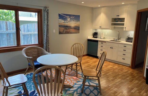 El Granada House | Casita Huerta-5 minute walk to beaches, restaurants, and trails.