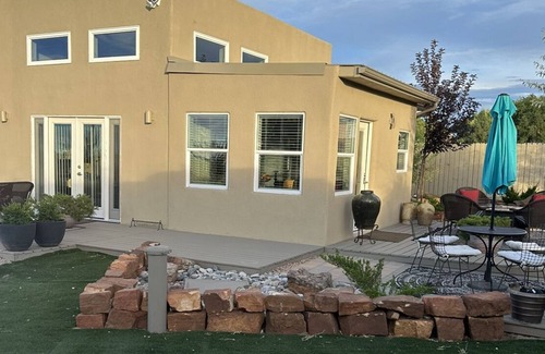 Espanola Apartment | Casita in secluded fenced private Compound