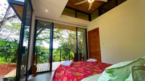 Savegre House | Casita Jungle Nest, 5 minutes drive to Playa Linda, 15 to Dominical, Wifi Starlink