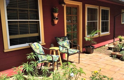 Patagonia House | Casita Mariposa: spacious casita for relaxing amid bird-friendly gardens.