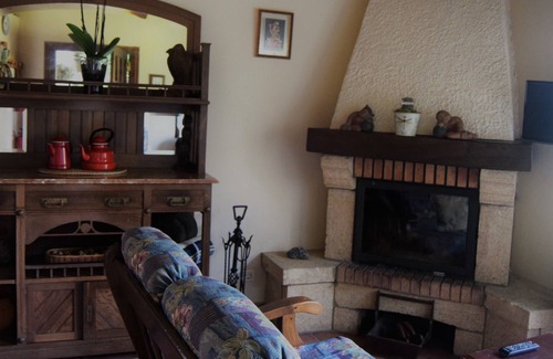 Tornon Cottage | Casita Trisqueles and Buganvillas II (2 /4pax) comfort, relaxation and good views.