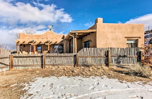 Taos House | Casita Vacation Rental Near Taos with Patio!