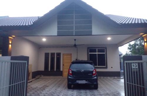 Gua House | CaSSa ArDiNA Homestay With Pool