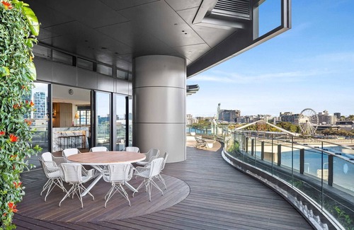Brisbane Central Business District Apartment | CASSA ONE - River-View 2 Bed Apt with free parking