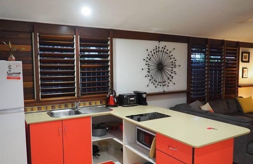 Mission Beach House | Cassawong Cottages - Kookaburra - 2 Bed