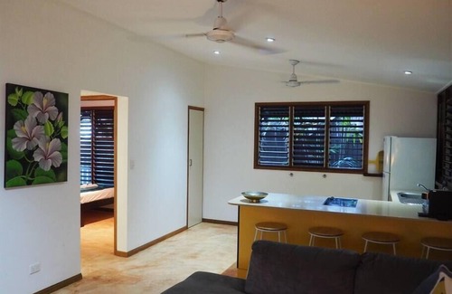 Mission Beach House | Cassawong Cottages - Sunbird - 2 Bed