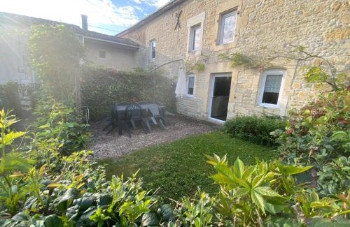 Duil-sur-le-Mignon House | Cassiopeia - Les Constellations