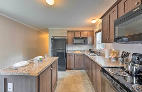 Cassopolis Cabin | Cassopolis Cabin: On-Site Boating & Fishing!
