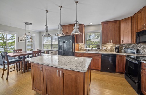 Oriental House | Cast Away Waterfront Getaway with Dock