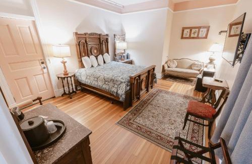 East Las Vegas Hotel | Castaneda Hotel