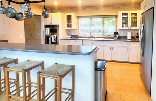North Side House | Castaway Cove: Tropical Beachfront Villa with Superb Snorkeling and Coastal Views