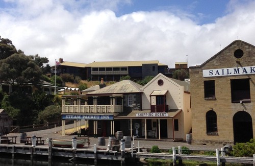 Warrnambool House | Castaway Lagoon Warrnambool