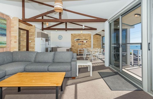 Shoal Bay Apartment | Castaways 8/17 Shoal Bay Road - The crystal clear waters of Shoal Bay