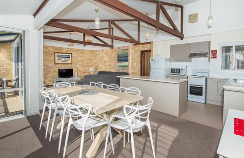 Shoal Bay Apartment | Castaways 8/17 Shoal Bay Road - The crystal clear waters of Shoal Bay