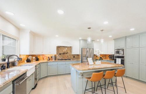 Templeton Villa | Casteel - 4,500 sq-ft retreat with a pool and hot tub in the middle of wine country!