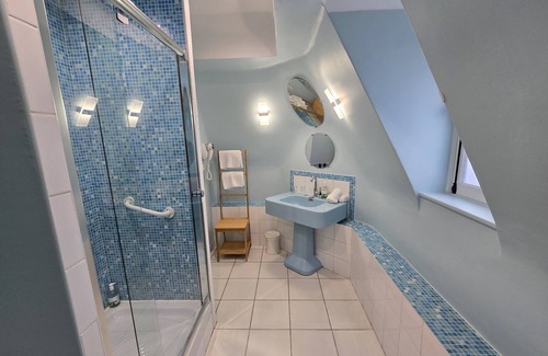 Bayeux House | Castel Bayeux Guesthouse