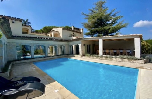 Mouans-Sartoux Villa | Castel Carpe Diem is a luxury villa with private pool, located between Cannes and Grasse