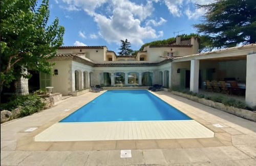 Mouans-Sartoux Villa | Castel Carpe Diem is a luxury villa with private pool, located between Cannes and Grasse
