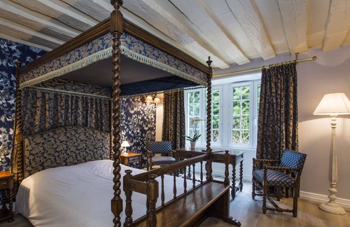 Les Planches-pres-Arbois Hotel | Castel Damandre