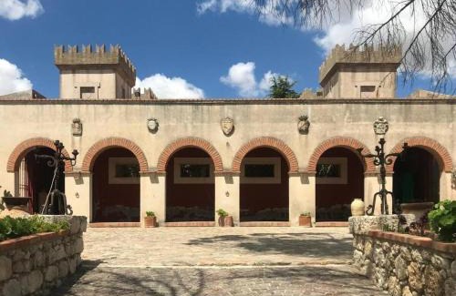 Santa Caterina Villarmosa House | Castello del Piraino - Casa vacanze nel cuore della sicilia