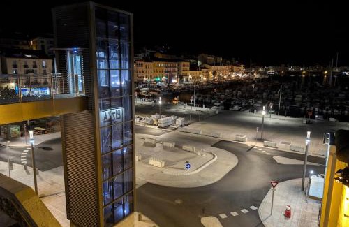Port-Vendres Apartment | Castellane : T2 spacieux - Vue Port - WIFI