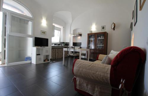 Montescudaio Apartment | Castello 20