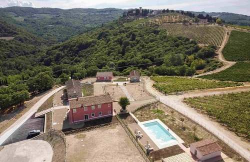 Le Bolle Villa | Castello Vicchiomaggio- 6‑Guest Villa in Chianti Vineyards –