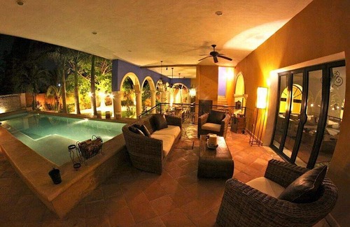 Centro House | Castillo en el Cielo