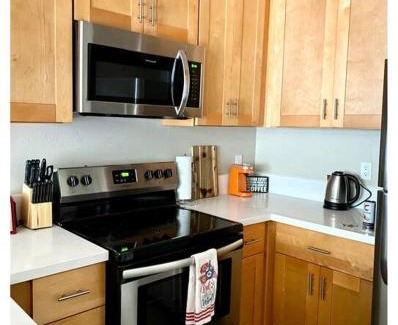Del Rey Apartment | Castle 1 bd pool, parking, MDR