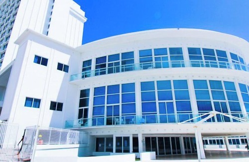 La Gorce Apartment | Castle 603 Oceanview w/Free Parking, pool, beach access, gym, tennis, restaurants and more!