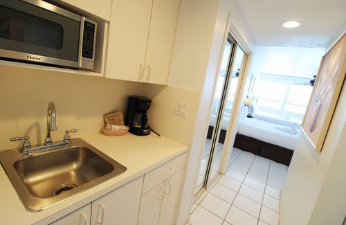 La Gorce Condo | Castle 922 Oceanview Condo w/Free Parking, a pool, beach access, gym, tennis, restaurants and more!