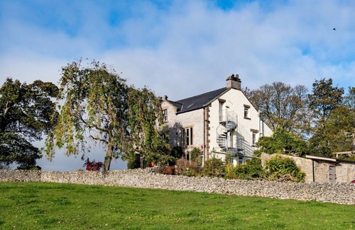 Little Longstone House | Castle Cliffe. Victorian House in spectacular position.